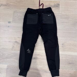Limited edition: XS Disney FIGS jogger in black with Mickey Mouse